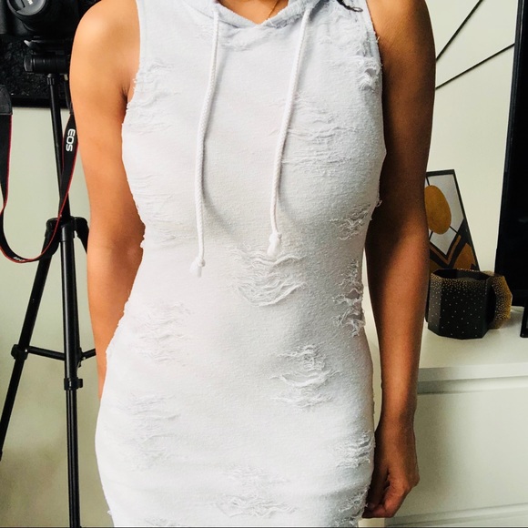 Dress - Picture 3 of 4